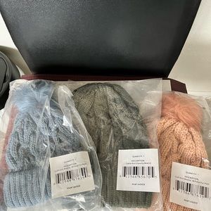 ACESORI NWOT WOMEN PREMIUM KNIT THREE DIFFERENT COLOR BEANIES